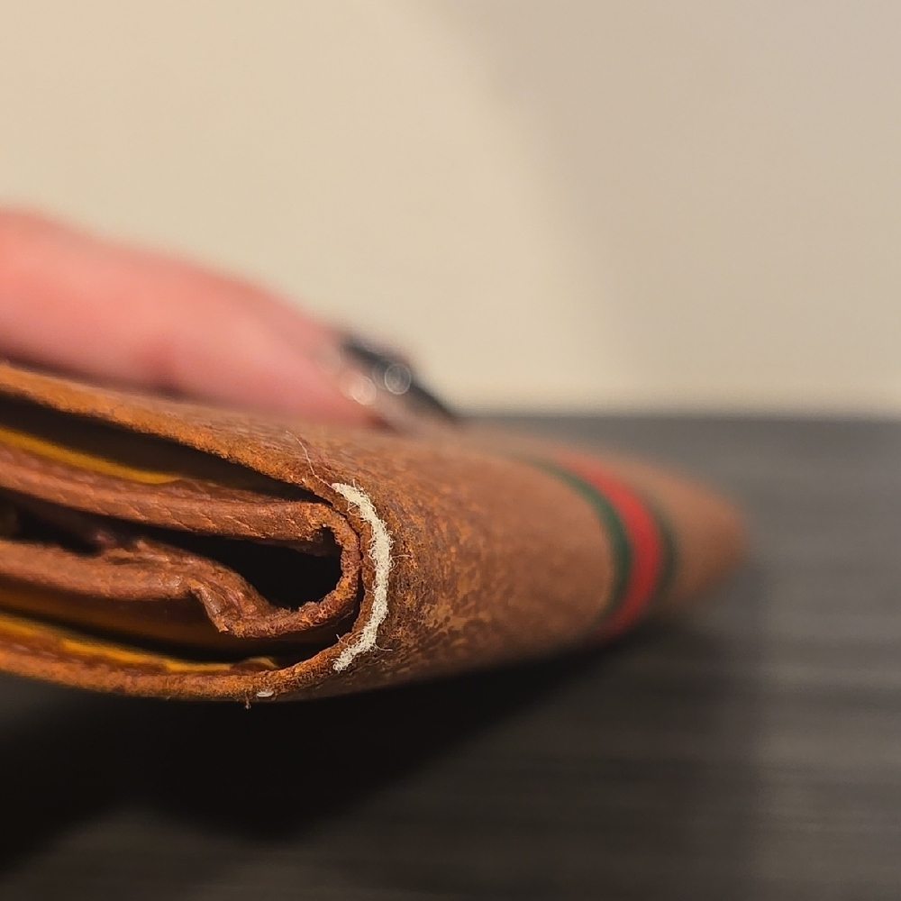 Gucci Tan Leather Wallet with Green and Red Accent - Picture 10 of 14